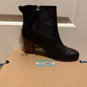 Tom’s Lunata Black leather bootie